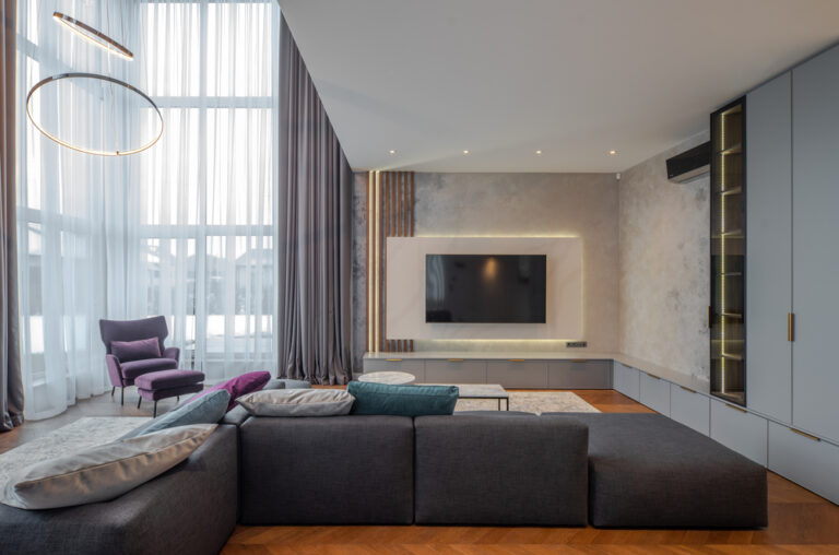 Modern,interior,of,living,room,in,luxury,apartment.,cozy,sofa